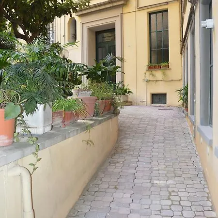 Near The Pope Appartement *